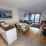 Lejlighed Grand Paradis B01 - Modern With Great Location
